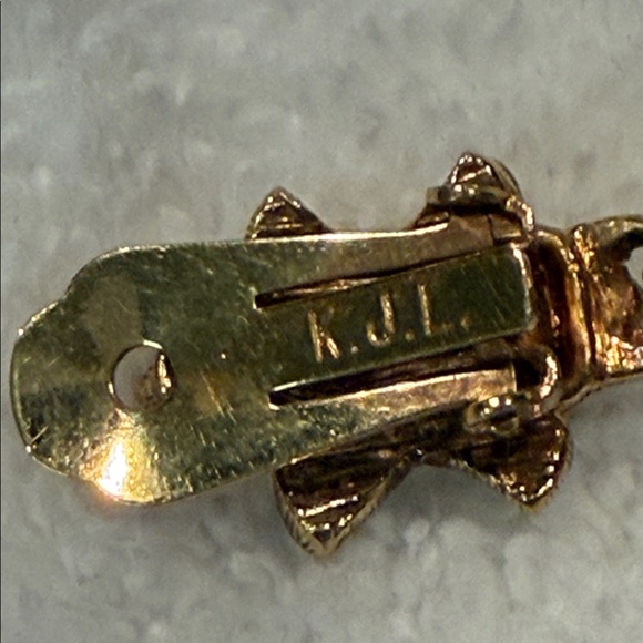 Kenneth Jay Lane Gold and Emerald Green Earrings - Picture 7 of 16